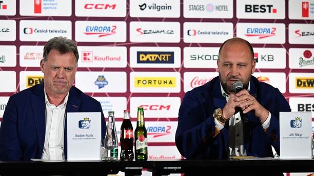 Manažer národního A-týmu Jiří Šlégr promlouvá na nominační tiskové konferenci