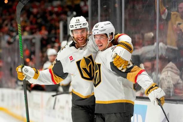 Mitch Marner (vpravo, #93) z Vegas v minulém týdnu posbíral parádních devět bodů