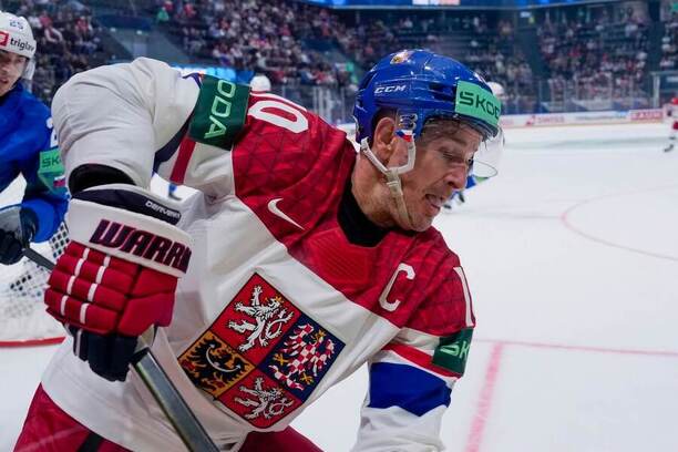 Kapitán české hokejové reprezentace Roman Červenka v&nbsp;zápase proti Slovinsku. Dnes Češi na MS 2026 hrají se Švédskem.
