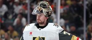 Gólman Carter Hart působil mezi třemi tyčemi sebejistě