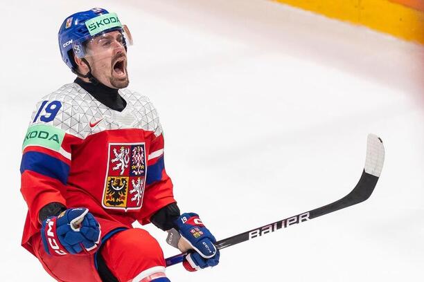 Jakub Flek se raduje z&nbsp;gólu v&nbsp;zápase se Švédskem. Česko dnes na MS v&nbsp;hokeji 2026 hraje s&nbsp;Itálií.