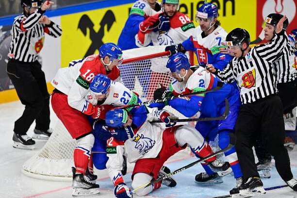 Strkanice v&nbsp;zápase Česko vs. Slovensko na MS v&nbsp;hokeji 2023. Další derby uvidíme v&nbsp;sobotu na Mistrovství světa v&nbsp;ledním hokeji 2026.