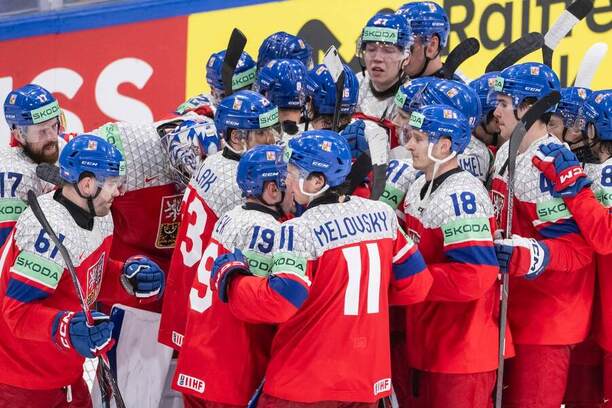 Česká hokejová reprezentace se raduje z&nbsp;vítězství nad Slovenskem na MS v&nbsp;hokeji 2026. Už o&nbsp;pár hodin později Češi získali jistotu postupu do play-off.