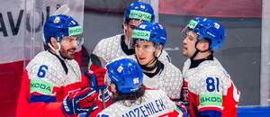 Čeští hokejisté se radují z gólu v utkání MS 2026 proti Slovensku