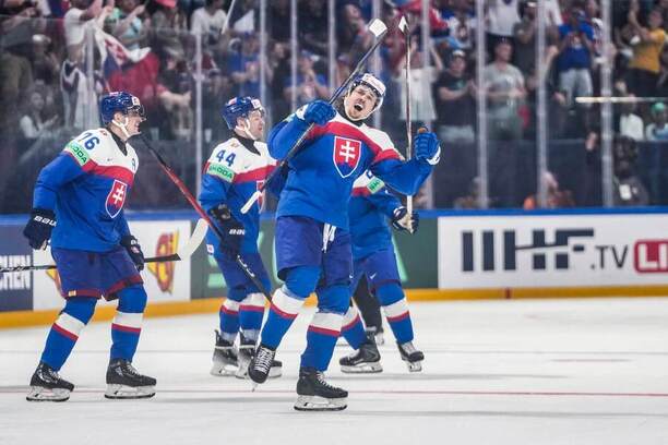 Kristián Pospíšil se raduje z&nbsp;gólu v&nbsp;zápase s&nbsp;Kanadou. Slovensko dnes na MS v&nbsp;hokeji 2026 hraje se Švédskem.