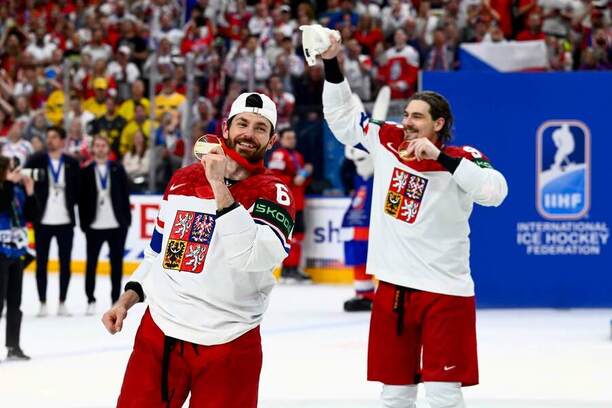 Čeští hokejoví reprezentanti Michal Kempný a David Tomášek se vracejí do extraligy ledního hokeje