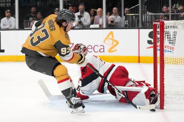 Vegas se znovu ujali vedení v&nbsp;sérii. Zvládne Carolina odpovědět?