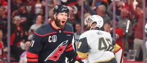 Jordan Staal táhne svými góly Carolinu za Stanley Cupem