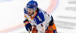 Daniel Brickley v dresu Tappary Tampere, fotka z finále finské Liigy
