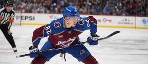 Ivan Ivan v dresu Colorada Avalanche, od sezony 26-27 bude působit v organizaci Boston Bruins