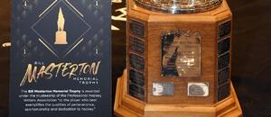 Bill Masterton Memorial Trophy oceňuje nejoddanější a nejvytrvalejší hráče NHL