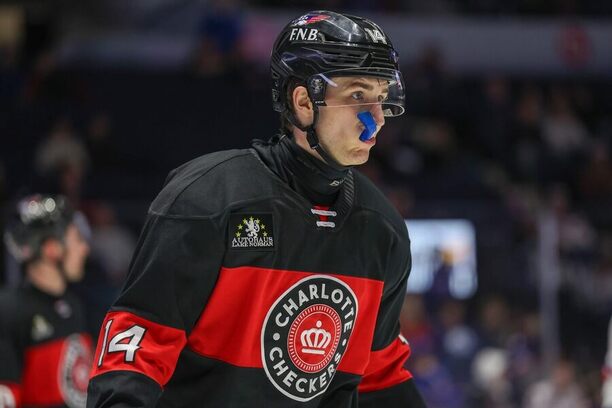 Mikuláš Hovorka v&nbsp;dresu farmářského týmu Charlotte Checkers
