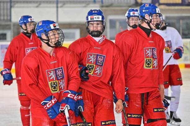 Hráči české hokejové reprezentace U18 na tréninku
