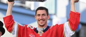 Před rokem přivezl Tomáš Nosek do Pardubic Stanley Cup. Nyní je novou posilou Dynama