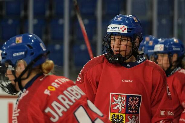 Česká hokejová reprezentantka Daniela Pejšová během zápasu proti Finsku na WEHT 2026 v&nbsp;Klotenu