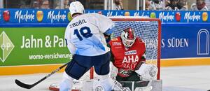 Zakončení Adam Zbořila z Komety v zápase proti Augsburgu, Dolomiten Cup 2026
