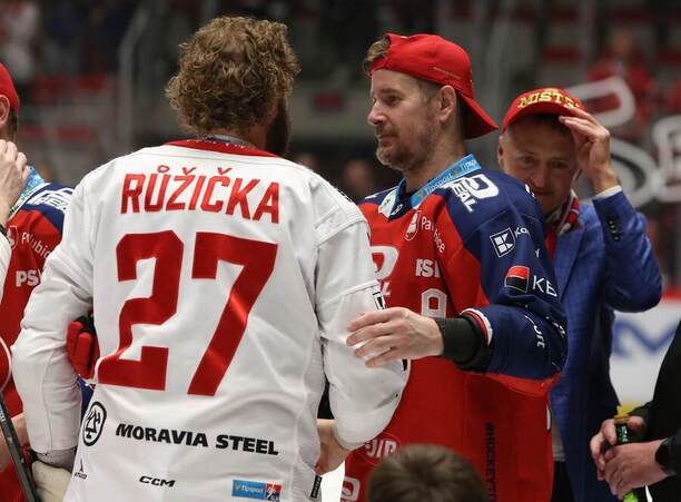 Roman Červenka s&nbsp;Martinem Růžičkou patří k&nbsp;nejstarším hráčům Tipsport extraligy