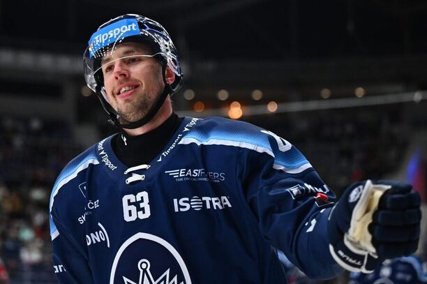 Hokejista Martin Jandus z&nbsp;Rytířů Kladno se raduje z&nbsp;gólu v&nbsp;extraligovém zápase sezony 2026/2027