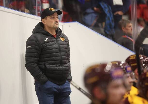 Trenér HC Dukla Jihlava Viktor Ujčík v&nbsp;zápase Maxa ligy proti Horácké Slavii Třebíč