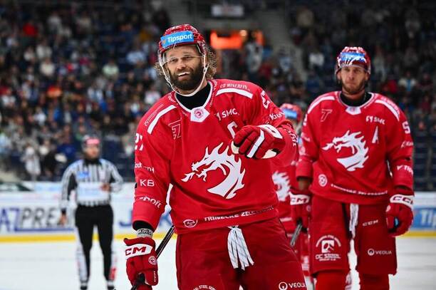 Kapitán Třince Martin Růžička se raduje z&nbsp;gólu v&nbsp;nedělním extraligovém zápase proti Liberci