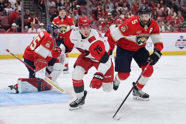 Hokejisté Caroliny a&nbsp;Floridy se řadí k&nbsp;největším favoritům NHL v&nbsp;sezoně 2026/27