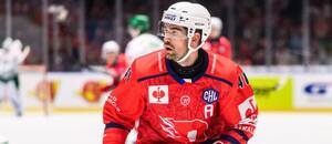 Obránce Pardubic Peter Čerešňák v zápase Hokejové ligy mistrů 2026/27 proti Rögle