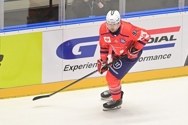 Pardubický útočník Matěj Stránský v&nbsp;zápase Hokejové ligy mistrů