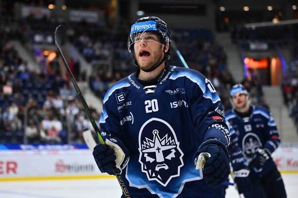 Kladno hraje ve 13. kole extraligy s&nbsp;Pardubicemi, na snímku útočník Rytířů Niko Ojamäki