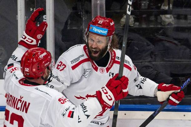 Martin Růžička oslavuje 700. bod v&nbsp;základní části ELH