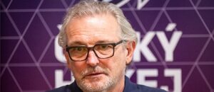 Hlavní trenér české hokejové reprezentace Zdeněk Moták na brífinku v červnu 2026