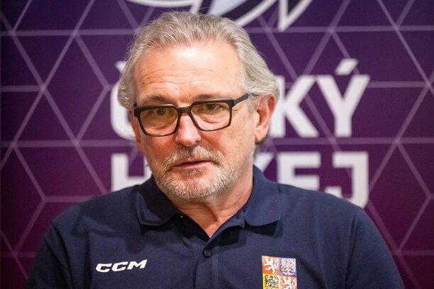Hlavní trenér české hokejové reprezentace Zdeněk Moták na brífinku v&nbsp;červnu 2026