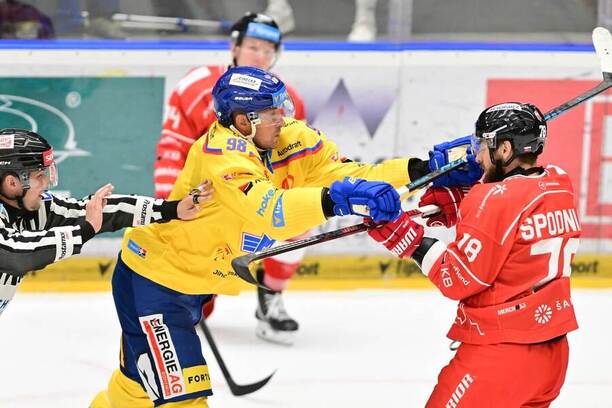 Ondřej Kachyňa z&nbsp;Českých Budějovic a&nbsp;Matúš Spodniak z&nbsp;Olomouce v&nbsp;posledním vzájemném zápase.